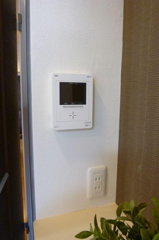 Living. TV monitor with intercom