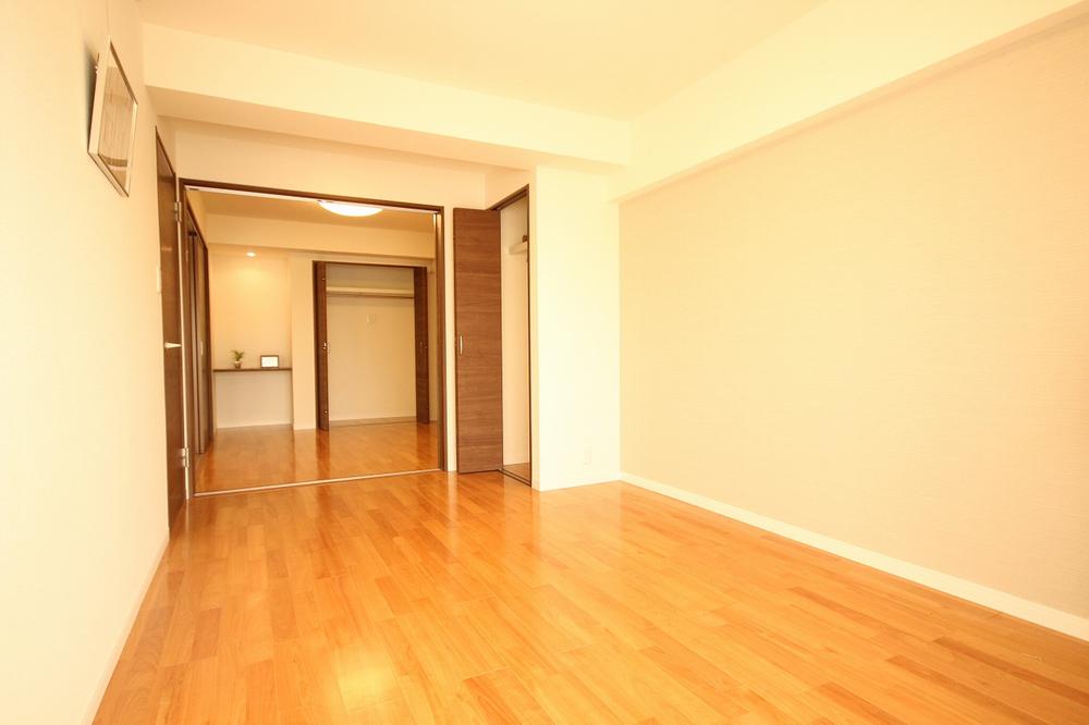 Non-living room. It has become a room of bright space.