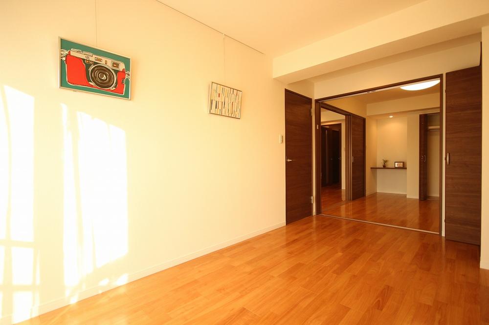 Non-living room. Storage space is also rich