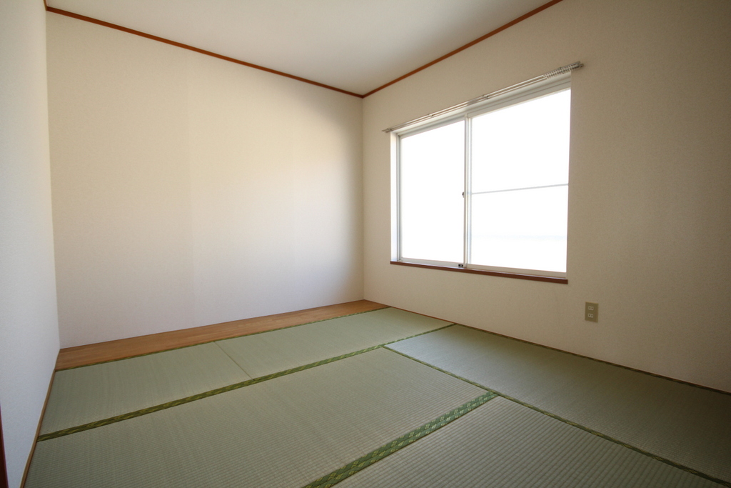 Other room space. We have with plates in the Japanese-style room! 