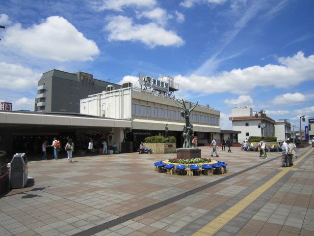 station. To Tsudanuma 1200m