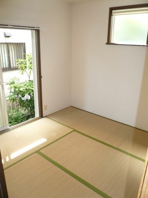 Living and room. Yang per well of the Japanese-style room