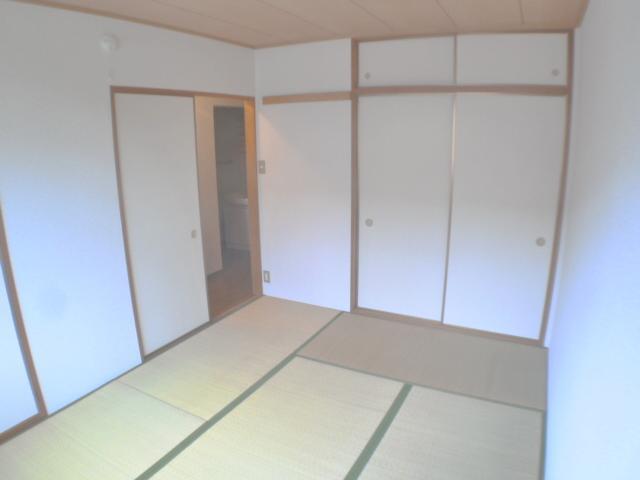 Living and room. Japanese-style room is Room and is something useful.