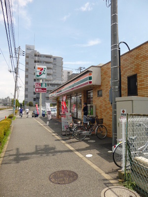 Convenience store. Seven-Eleven Funahashihon cho 7-chome up (convenience store) 249m