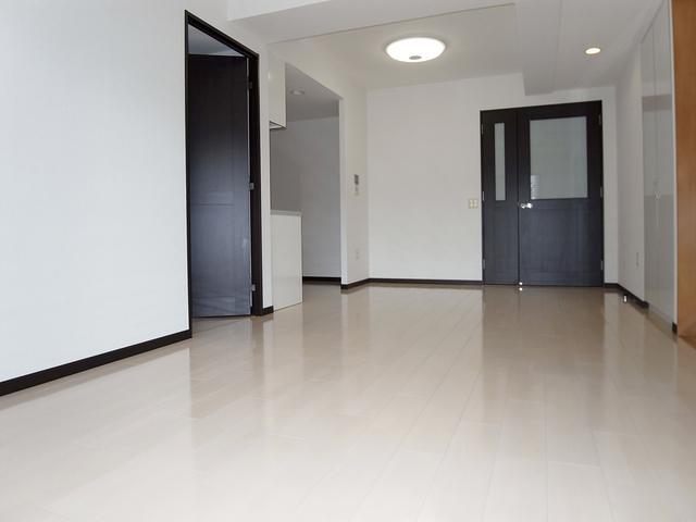 Living. All room cross Zhang Kawasumi