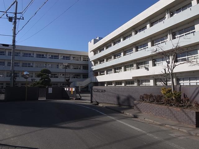 Junior high school. Nanabayashi until junior high school 330m Nanabayashi junior high school 330m walk 5 minutes