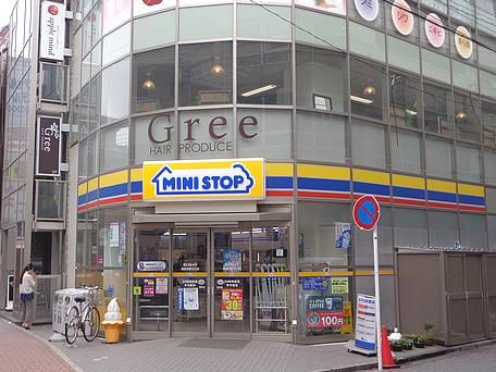 Convenience store. MINISTOP up (convenience store) 170m