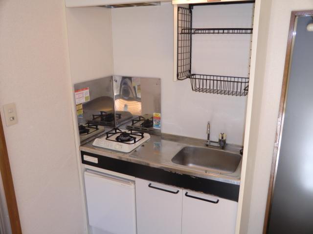 Kitchen. The width of the dishes will spread in Gasukitchin  ☆