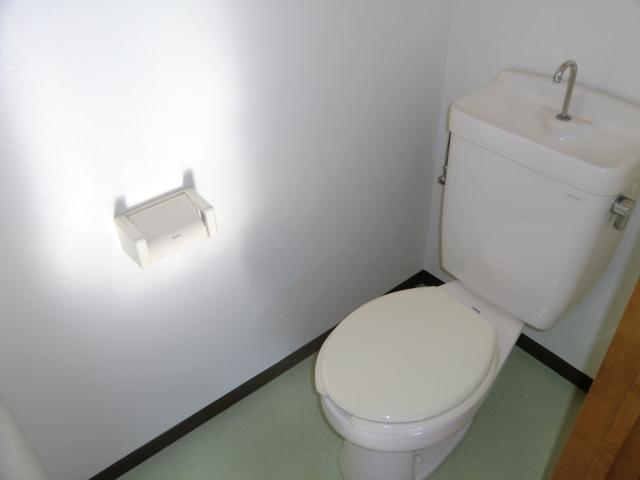 Toilet. Please contact us so you can immediately move