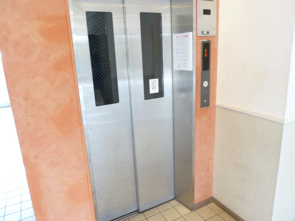 Other common areas. With elevator