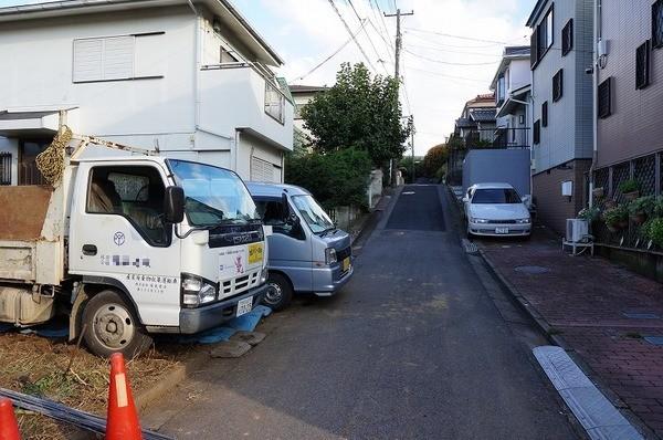 Local photos, including front road. Local (10 May 2013) Shooting