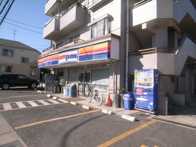 Convenience store. ampm up (convenience store) 500m