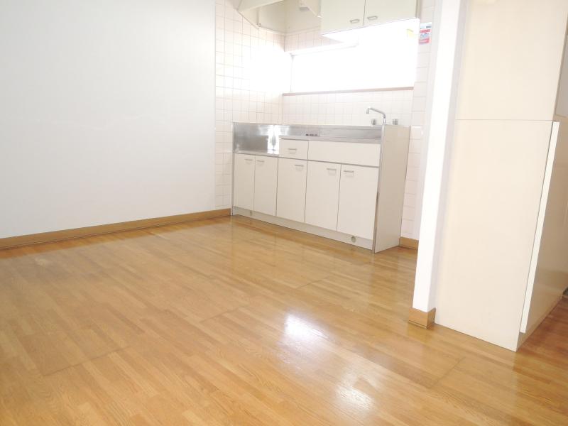 Kitchen. You can use DK spacious