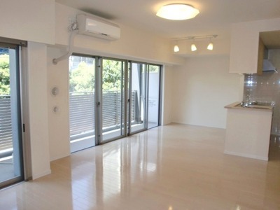 Living and room. Big facing the LDK to the balcony there is a bright and airy