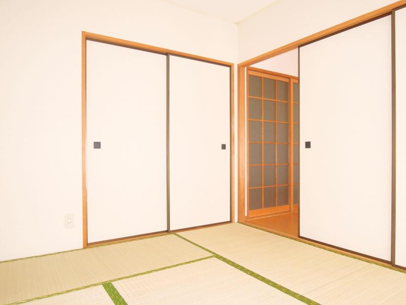 Other room space. Tatami of feels Japanese-style. It is perfect in the bedroom