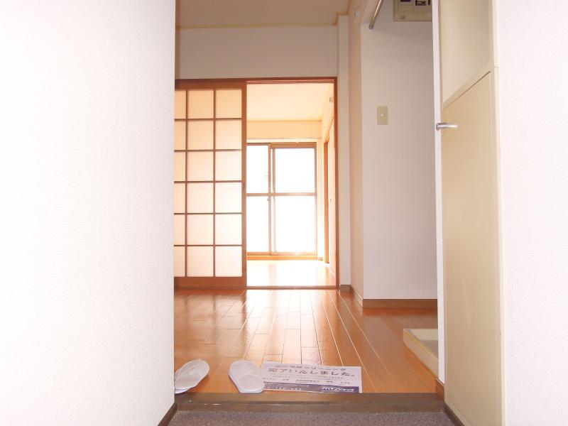 Entrance. Sobu Line "Funabashi Station" good location, a 15-minute walk!