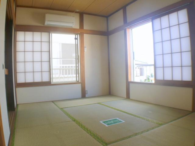 Living and room. Clean with the new air-conditioned Japanese-style