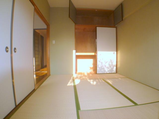 Living and room. There is also a large storage in the Japanese-style room