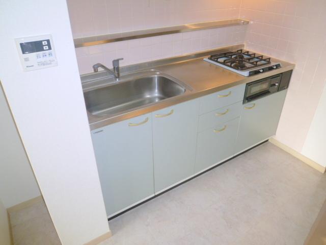 Kitchen. Two-burner system is with a kitchen