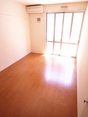 Living and room. Flooring greets shiny!