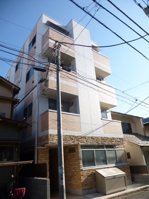 Building appearance. This apartment of steel building