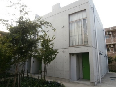 Building appearance. Roof is the balcony of the designer rental housing ☆ concrete