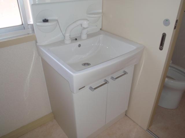 Wash basin, toilet. Room (August 2012) shooting