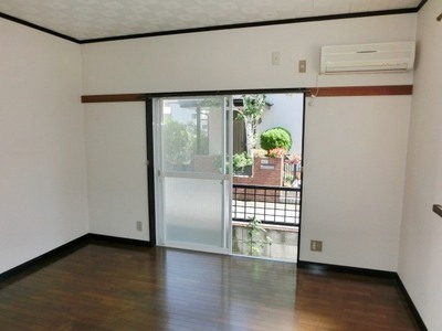 Living and room. Bright two-sided lighting in the flooring clad Western-style