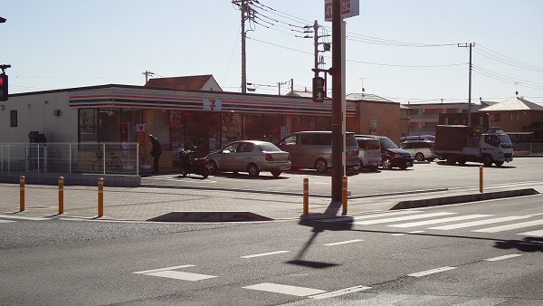 Convenience store. 620m to Seven-Eleven (convenience store)