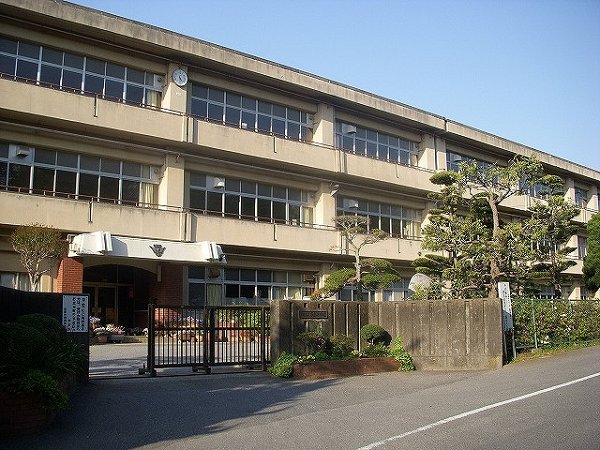 Junior high school. 1310m until Ichihara junior high school (junior high school)