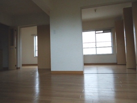 Living and room. 12.8 Pledge of LDK. Please use spacious!