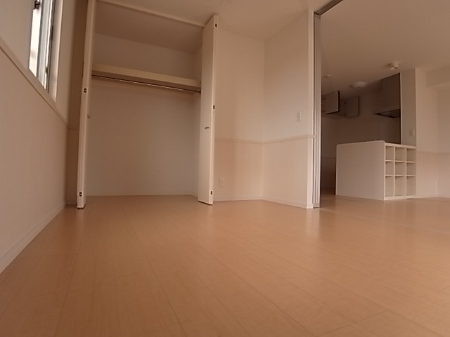Other room space. Flooring is also clean and shiny ☆
