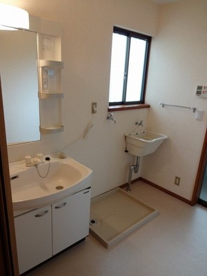 Washroom. heating, Convenient window with wash room ventilation.