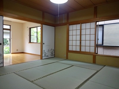 Living and room. There is alcove, The first floor of a Japanese-style room of taste rich about 8 pledge.