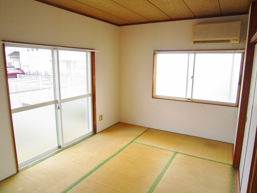 Other room space. Tatami exchanges in the hope.