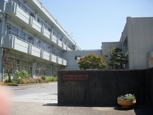 Primary school. Anezaki up to elementary school (elementary school) 840m
