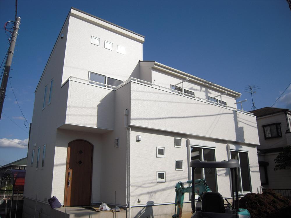 Building plan example (exterior photos). Building plan example (No. 2 place) building price 13.5 million yen, Building area 99.80 sq m