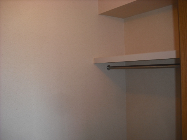 Receipt. Large storage! Walk-in closet