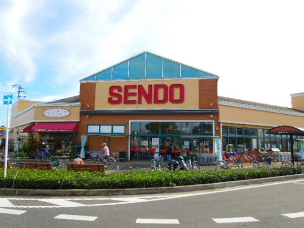 Supermarket. 1070m until Sendo (super)