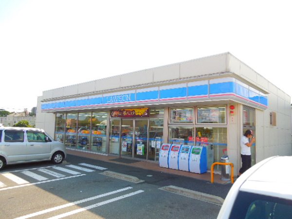 Convenience store. 500m to Lawson (convenience store)