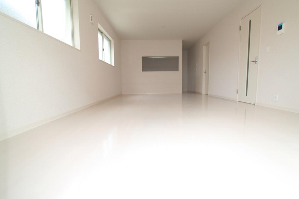 Same specifications photos (living). Construction for the unfinished living example of simple modern type interior example