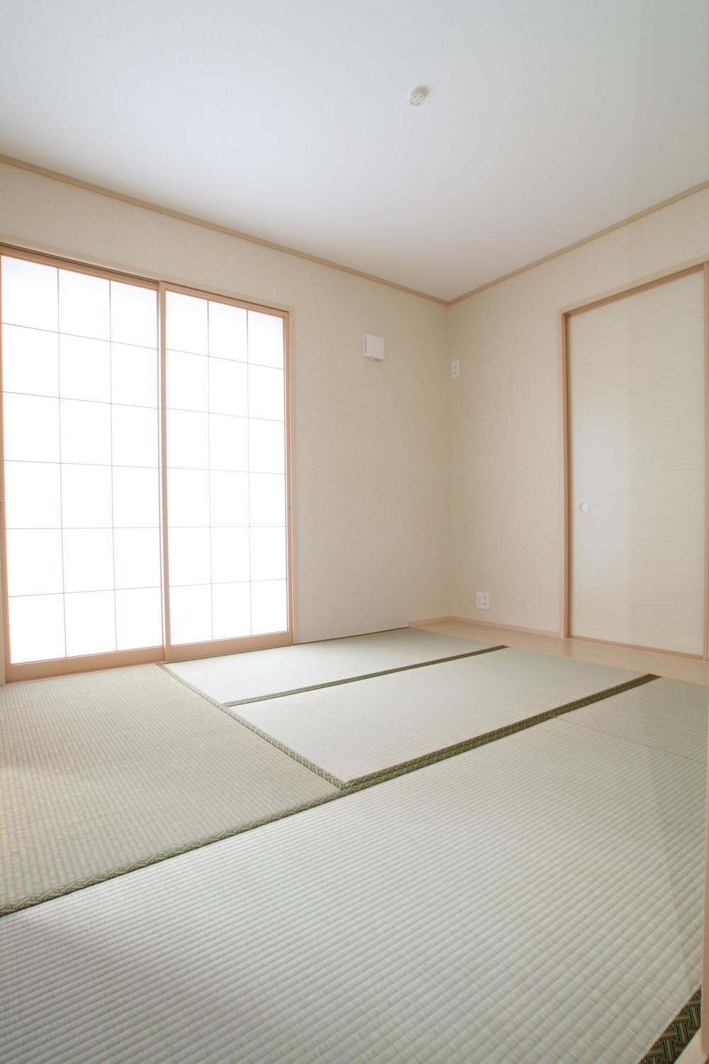 Same specifications photos (Other introspection). Calm atmosphere Tsuzukiai is of Japanese-style room in the living room, It tatami of rush.
