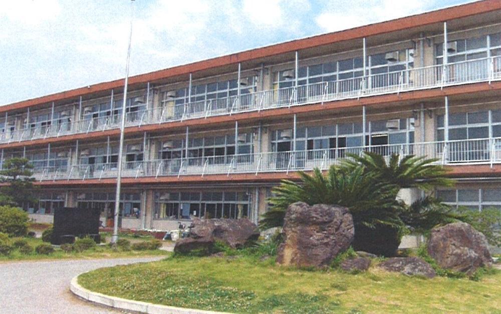 Junior high school. Ichihara Municipal Hachiman Junior High School