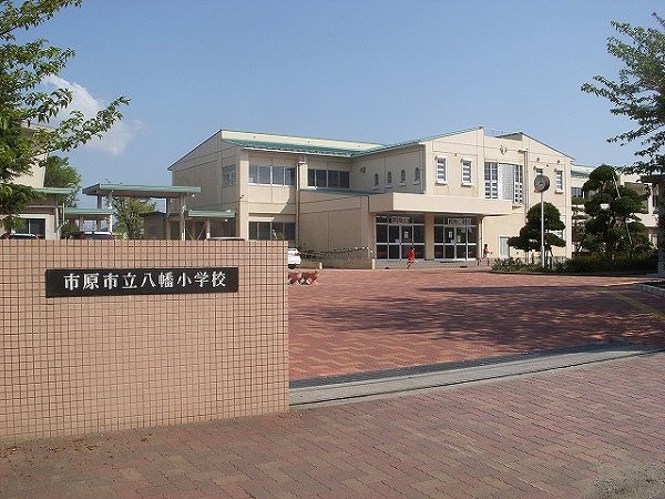 Primary school. 830m to Yahata elementary school (elementary school)