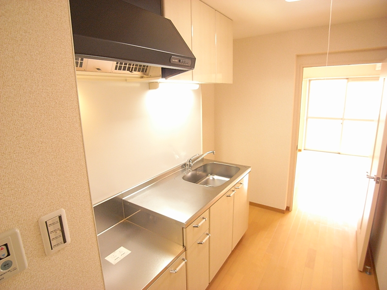 Kitchen. Two-necked gas stove can be installed