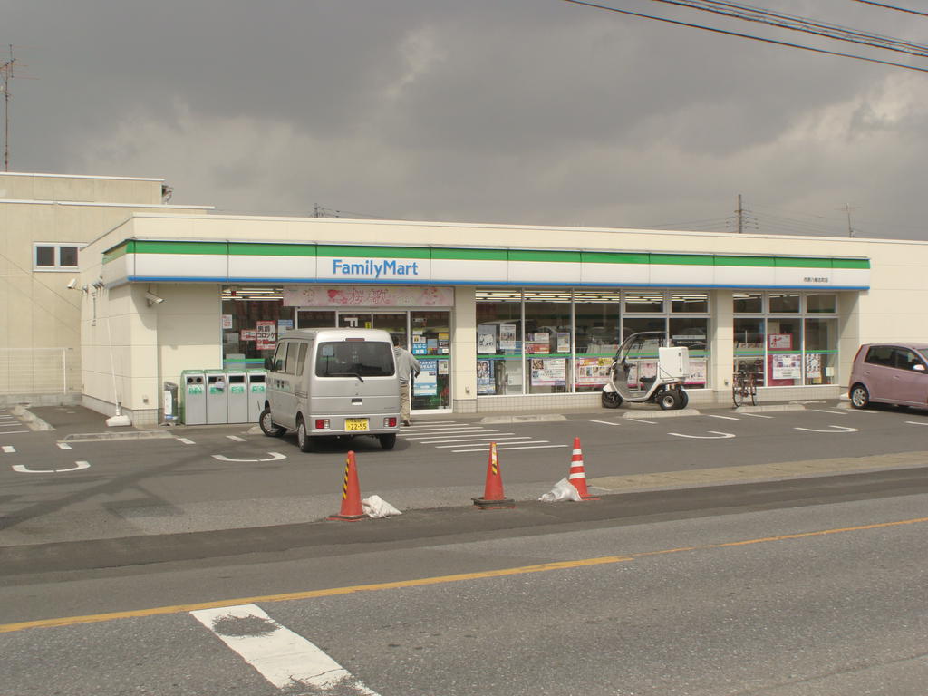 Convenience store. FamilyMart Ichihara Yawatakita the town store (convenience store) to 491m