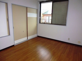 Living and room. The second floor is a 6-quires of Western-style! Popular Terrace House!