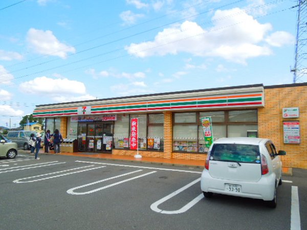 Convenience store. 660m to Seven-Eleven (convenience store)