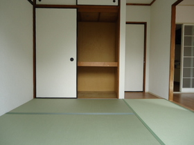 Living and room. 4.5 is the Pledge of Japanese-style room. We use high-quality tatami!