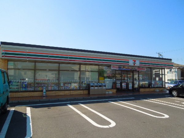 Convenience store. 410m to Seven-Eleven (convenience store)